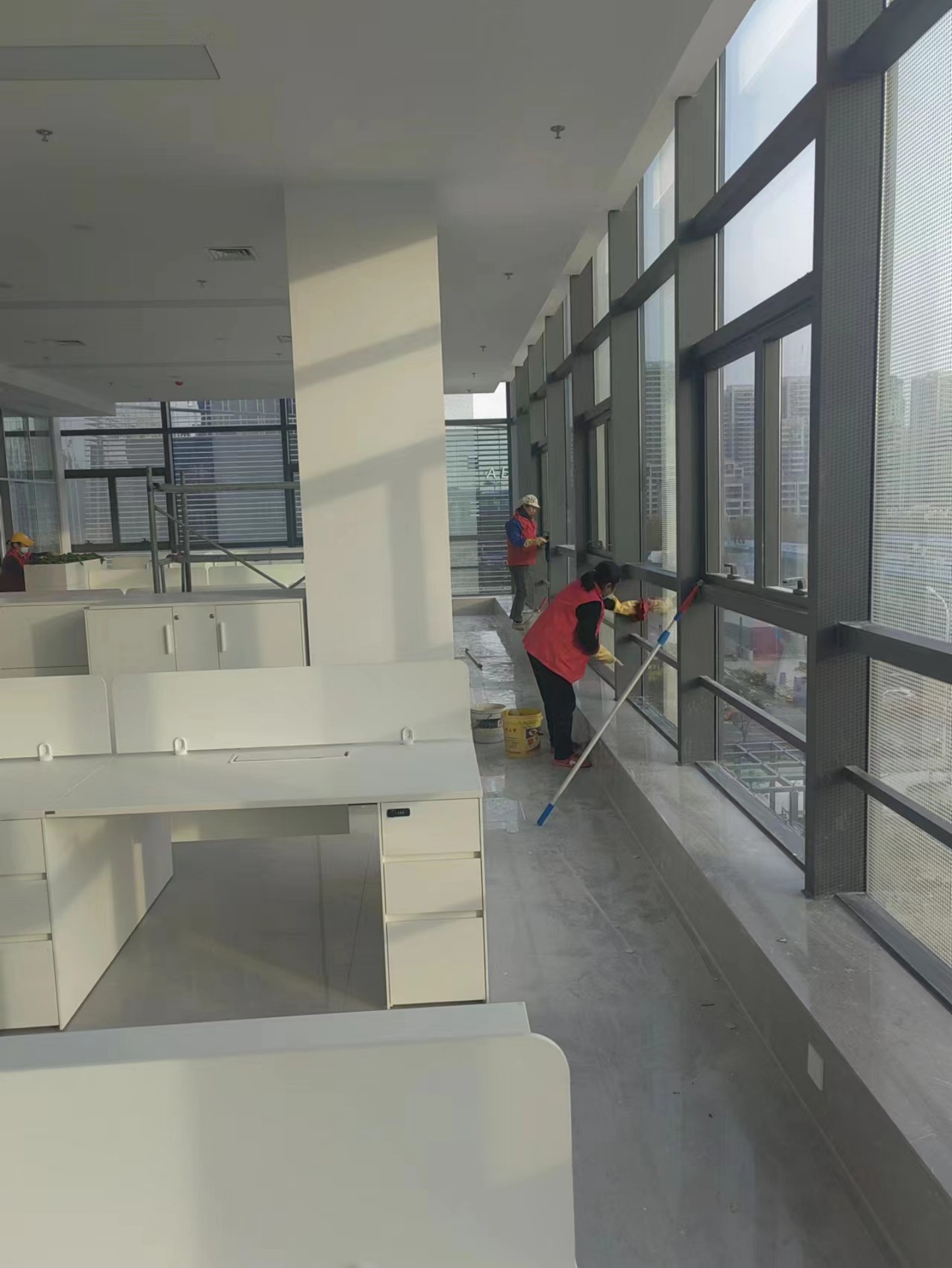 长秋保洁办公楼开荒保洁：打造洁净新空间